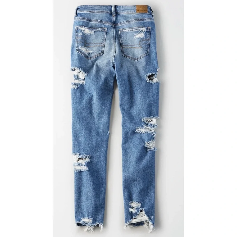 American Eagle AE High-Waisted Destroyed Shredded Mom Jeans - Medium Wash Size 2